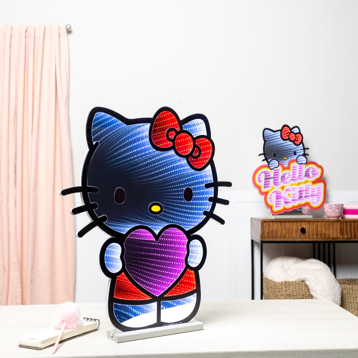 Hello Kitty 24 Inch Heart Ekkolight Infinity Light